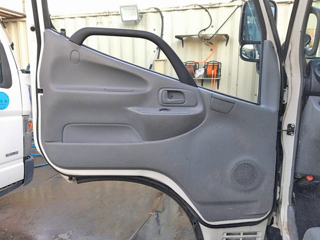 日野デュトロ平ボディ小型（2t・3t）[写真30]