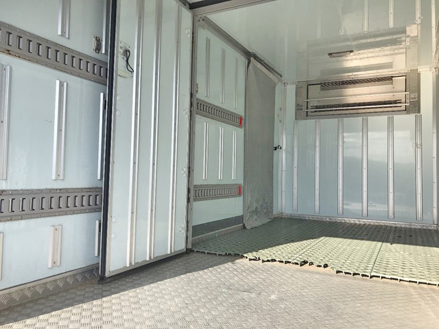 いすゞエルフ冷凍車（冷蔵車）小型（2t・3t）[写真16]