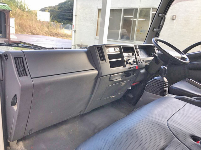 いすゞエルフ冷凍車（冷蔵車）小型（2t・3t）[写真32]