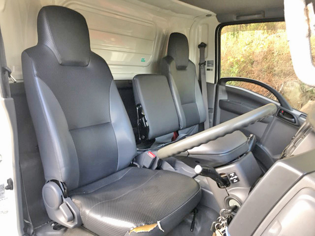 いすゞエルフ冷凍車（冷蔵車）小型（2t・3t）[写真35]