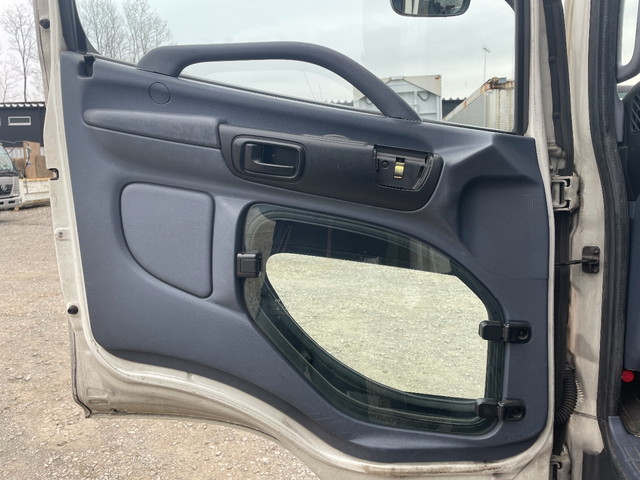 日野レンジャーアルミブロック中型（4t）[写真23]