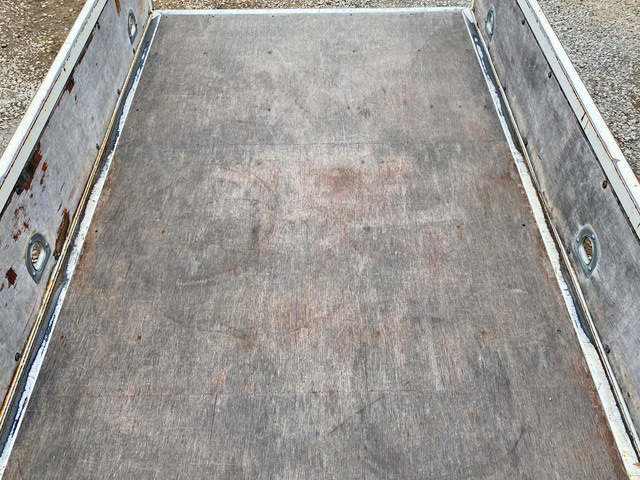 日野デュトロ平ボディ小型（2t・3t）[写真16]