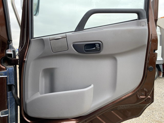 UDトラックスクオンアルミウイング大型（10t）[写真28]