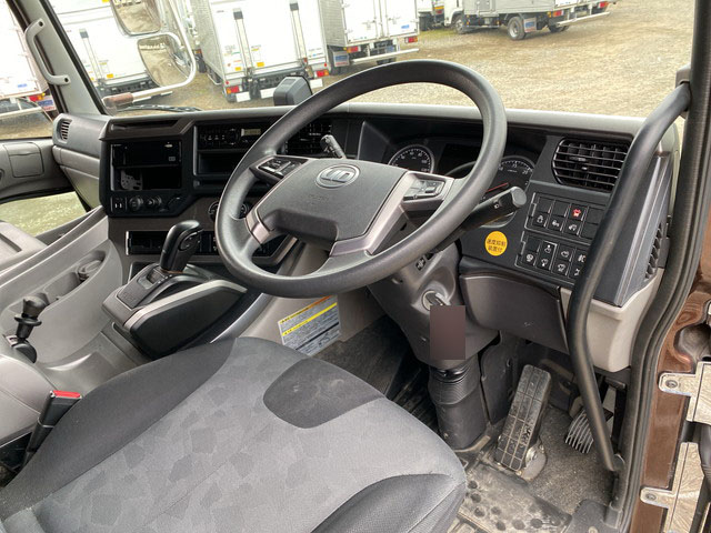 UDトラックスクオンアルミウイング大型（10t）[写真32]