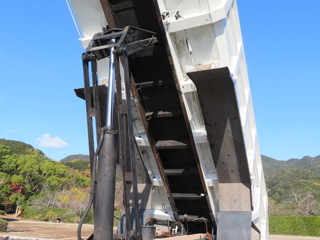 三菱ふそうスーパーグレート深ダンプ（土砂禁ダンプ）大型（10t）[写真40]