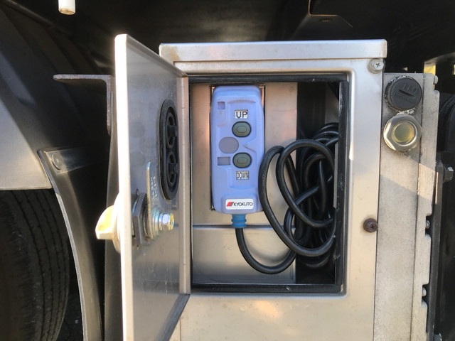 日野デュトロ平ボディ小型（2t・3t）[写真18]