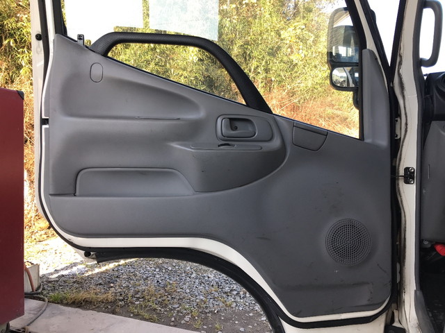 日野デュトロ平ボディ小型（2t・3t）[写真24]