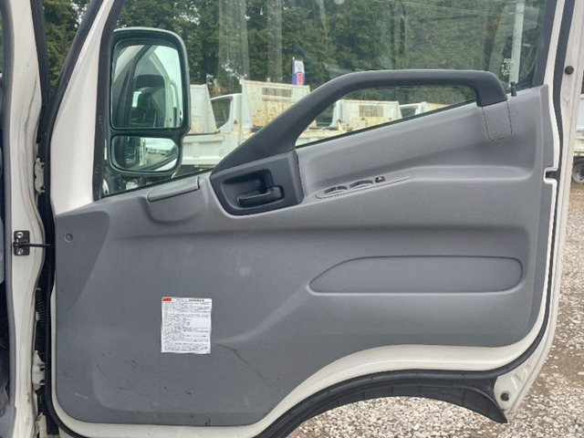 日野デュトロ平ボディ小型（2t・3t）[写真30]