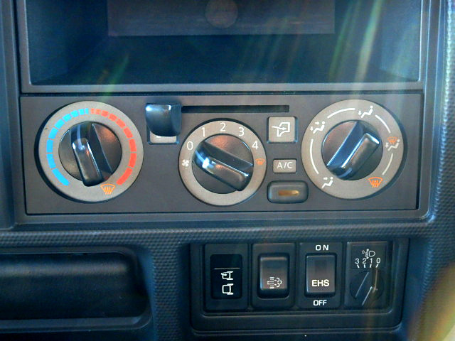 UDトラックスアトラス平ボディ小型（2t・3t）[写真16]