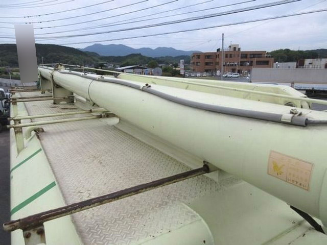いすゞギガバルク車（粉粒体運搬車）大型（10t）[写真14]