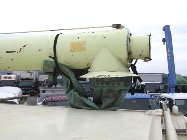 いすゞギガバルク車（粉粒体運搬車）大型（10t）[写真16]