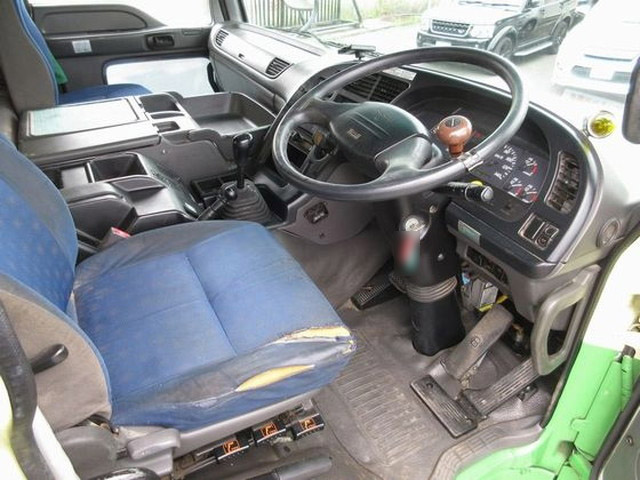 いすゞギガバルク車（粉粒体運搬車）大型（10t）[写真32]