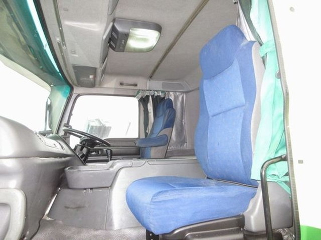 いすゞギガバルク車（粉粒体運搬車）大型（10t）[写真34]