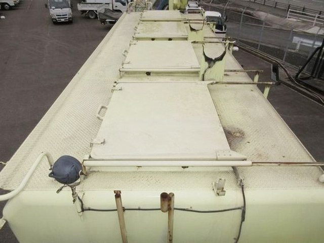 いすゞギガバルク車（粉粒体運搬車）大型（10t）[写真09]