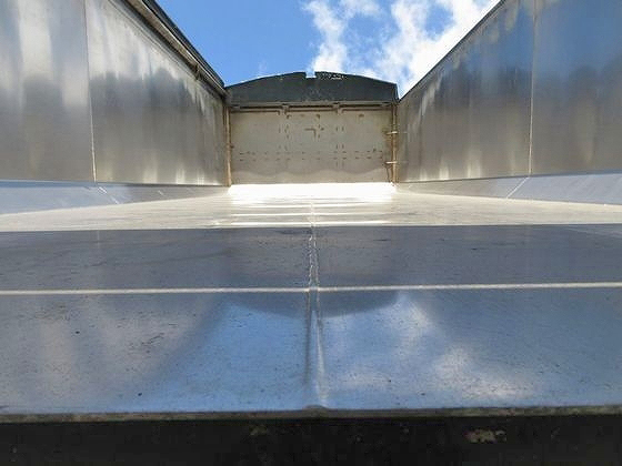 UDトラックスクオン深ダンプ（土砂禁ダンプ）大型（10t）[写真10]