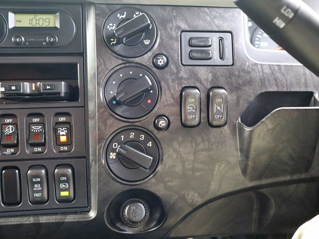 三菱ふそうファイターアルミウイング増トン（6t・8t）[写真37]