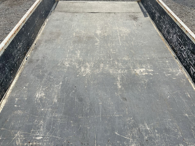 日野デュトロ平ボディ小型（2t・3t）[写真11]