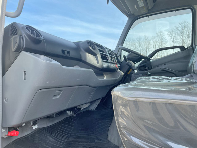 日野デュトロ平ボディ小型（2t・3t）[写真32]