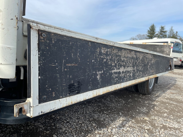 日野デュトロ平ボディ小型（2t・3t）[写真11]