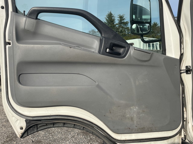 日野デュトロ平ボディ小型（2t・3t）[写真19]