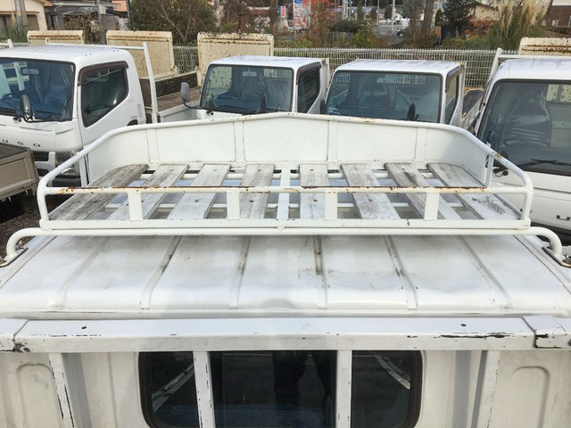 三菱ふそうキャンター平ボディ小型（2t・3t）[写真15]