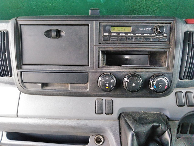 三菱ふそうキャンター平ボディ小型（2t・3t）[写真36]