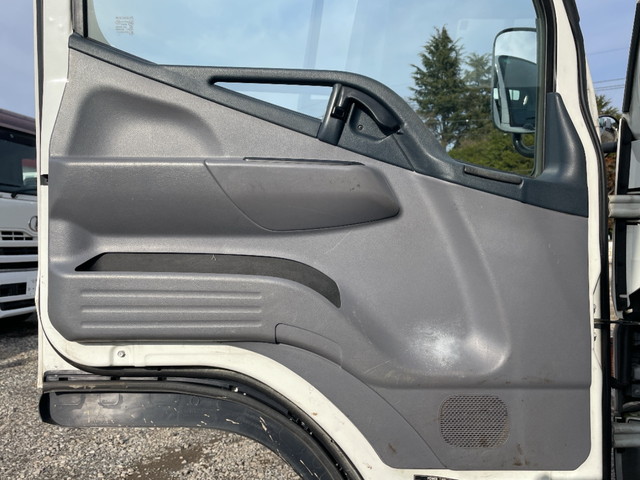 三菱ふそうキャンター平ボディ小型（2t・3t）[写真21]