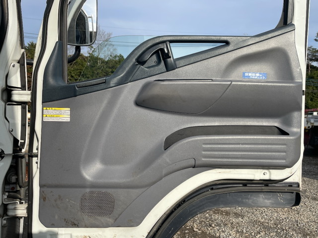 三菱ふそうキャンター平ボディ小型（2t・3t）[写真22]