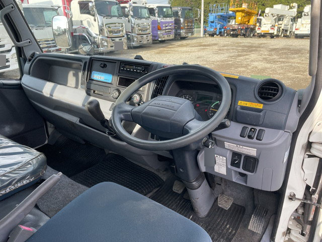 三菱ふそうキャンター平ボディ小型（2t・3t）[写真26]