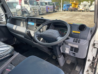 三菱ふそうキャンター平ボディ小型（2t・3t）[写真26]