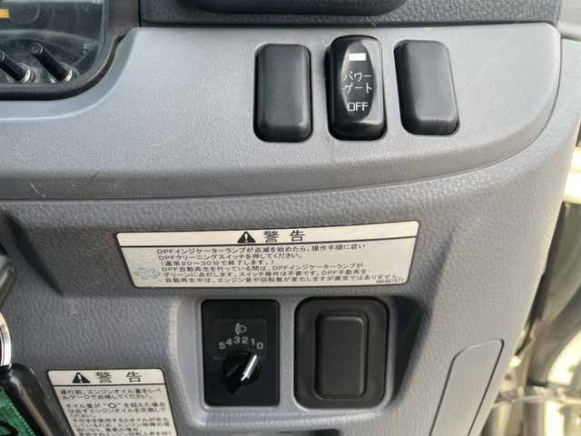 三菱ふそうキャンター平ボディ小型（2t・3t）[写真33]