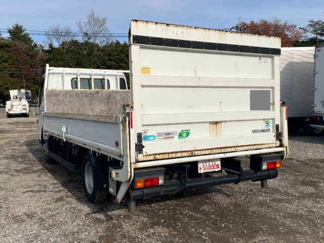 三菱ふそうキャンター平ボディ小型（2t・3t）[写真04]