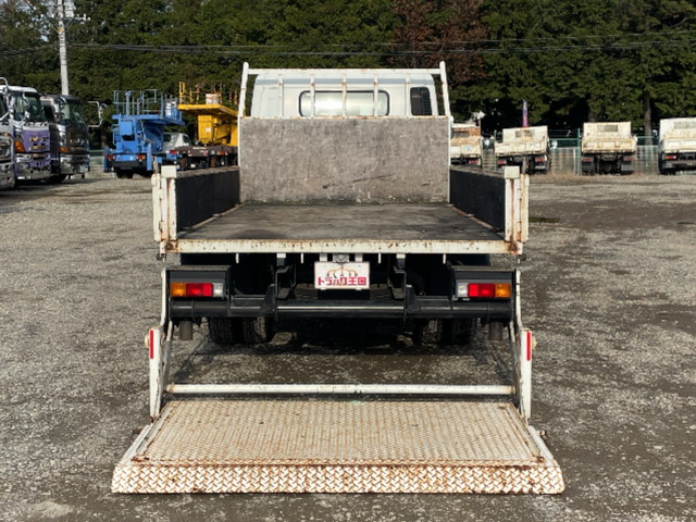 三菱ふそうキャンター平ボディ小型（2t・3t）[写真09]