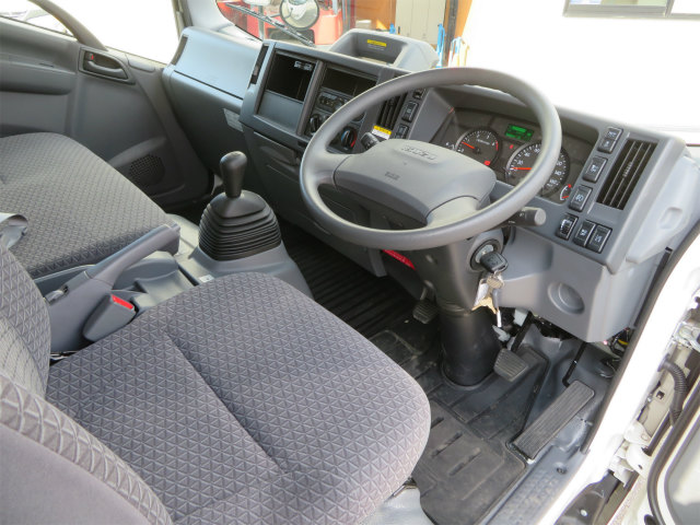 いすゞエルフアルミウイング小型（2t・3t）[写真26]