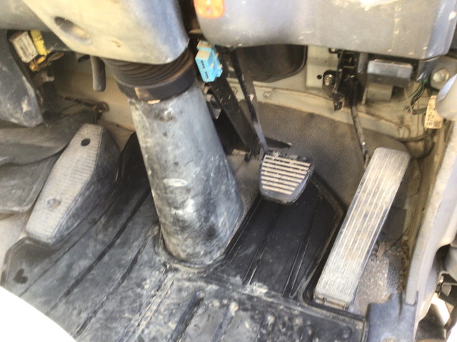 いすゞフォワード汚泥吸引車中型（4t）[写真24]