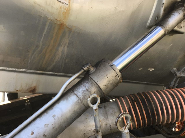 いすゞフォワード汚泥吸引車中型（4t）[写真06]