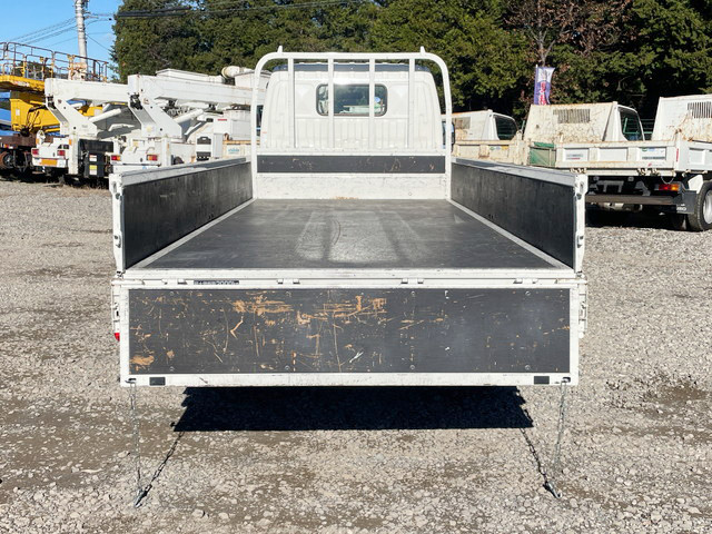 トヨタトヨエース平ボディ小型（2t・3t）[写真09]