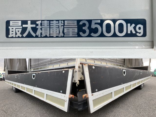 三菱ふそうキャンター幌ウイング小型（2t・3t）[写真16]
