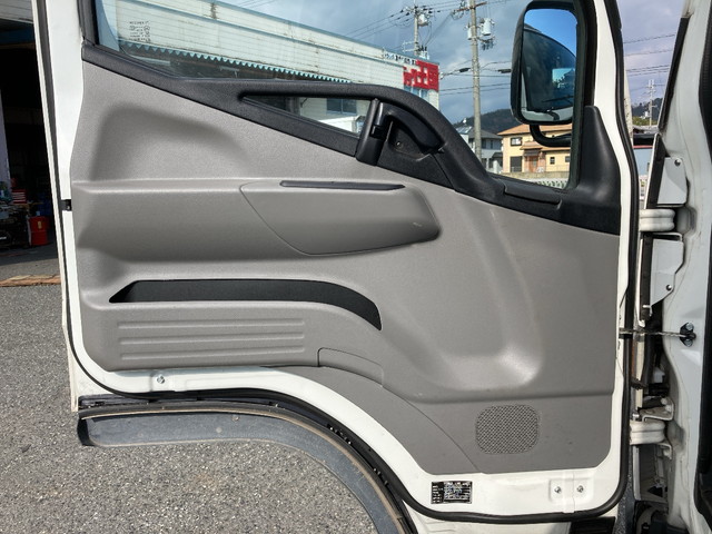 三菱ふそうキャンター幌ウイング小型（2t・3t）[写真23]