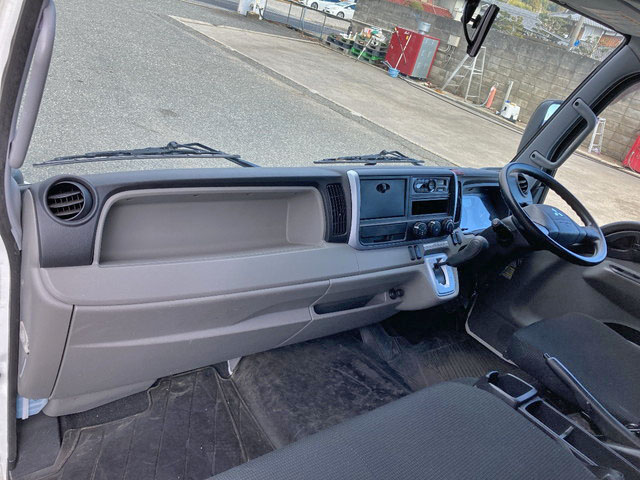 三菱ふそうキャンター幌ウイング小型（2t・3t）[写真27]