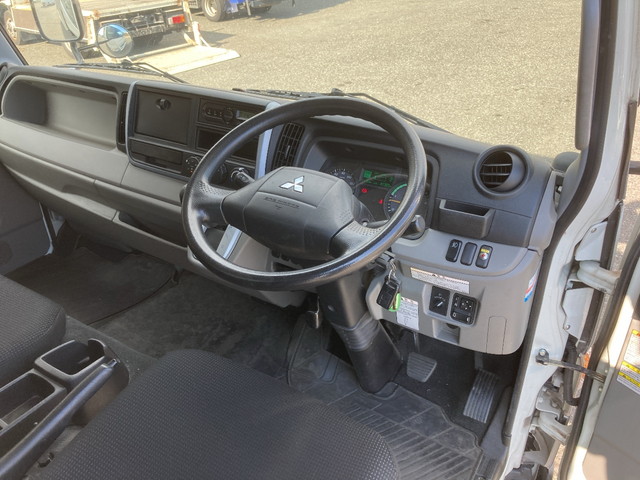 三菱ふそうキャンター幌ウイング小型（2t・3t）[写真28]