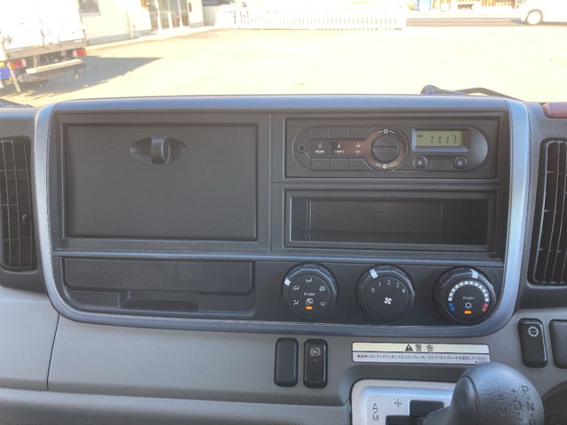 三菱ふそうキャンター幌ウイング小型（2t・3t）[写真32]