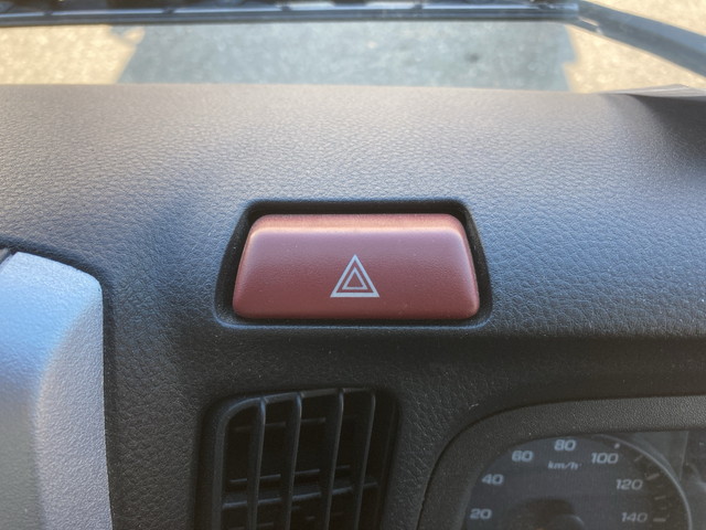 三菱ふそうキャンター幌ウイング小型（2t・3t）[写真37]