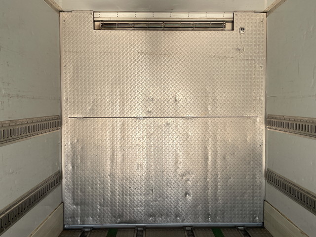 いすゞギガ冷凍車（冷蔵車）大型（10t）[写真11]