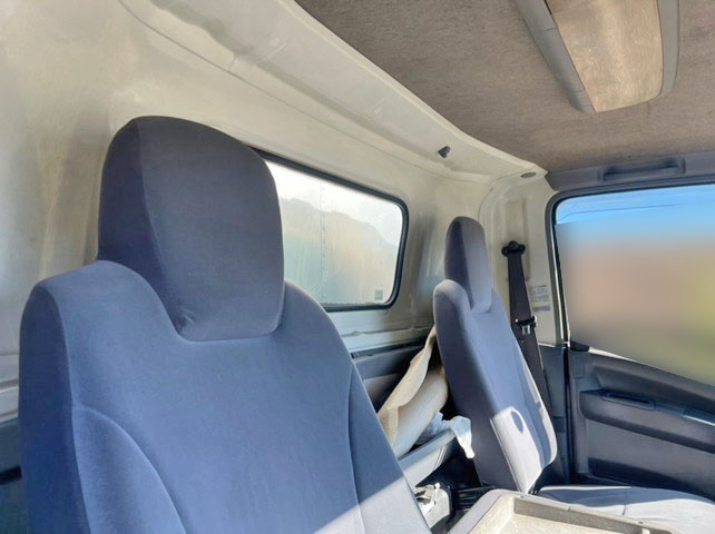 いすゞエルフアルミバン小型（2t・3t）[写真06]