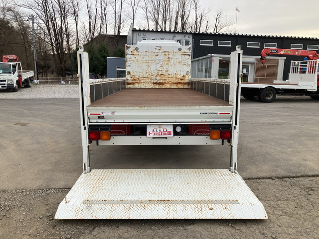 いすゞフォワード平ボディ中型（4t）[写真10]