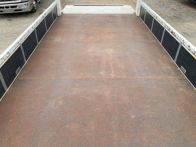 いすゞフォワード平ボディ中型（4t）[写真12]