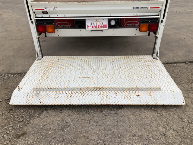 いすゞフォワード平ボディ中型（4t）[写真14]