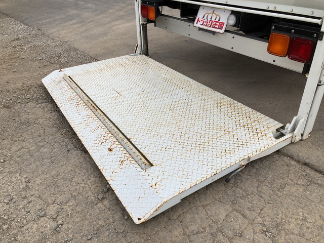 いすゞフォワード平ボディ中型（4t）[写真15]