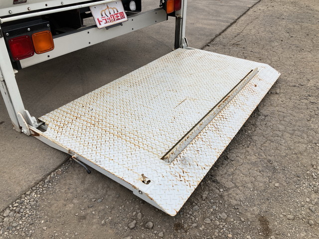 いすゞフォワード平ボディ中型（4t）[写真16]